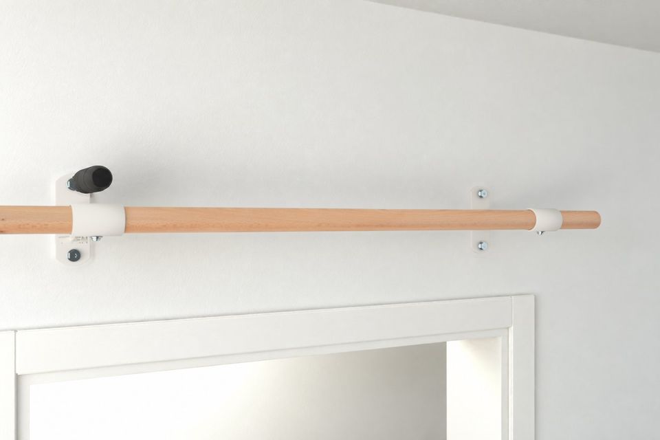 Beide Halterungen an der Wand; die Ziffern 1 bis 4 zeigen die Reihenfolge über Kreuz.
