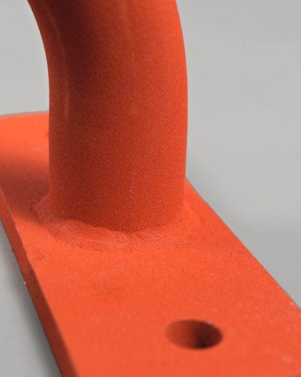 Biegung der orangen KS1 aus Stahl mit Wandplatte.
