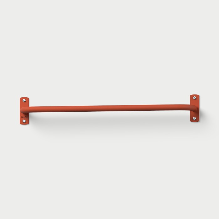 KS1 Klimmzugstange in Orange, TENSION-Edition, auf hellgrauem Grund.